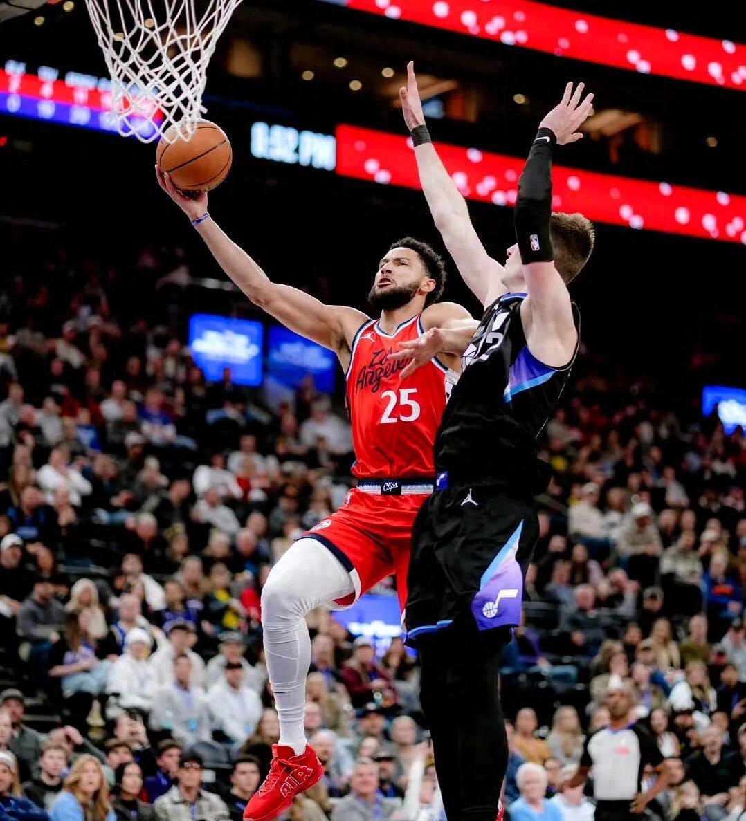 爵士横扫开拓者，率先晋级西部决赛