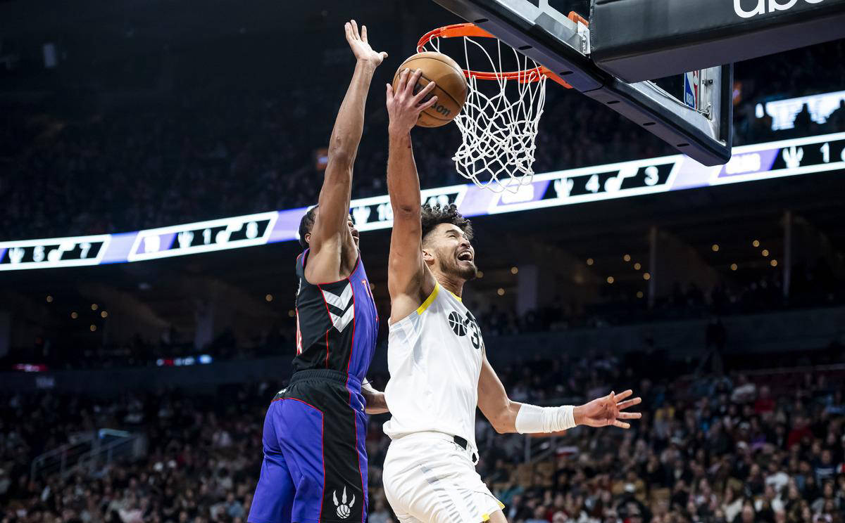 爵士横扫开拓者，率先晋级西部决赛