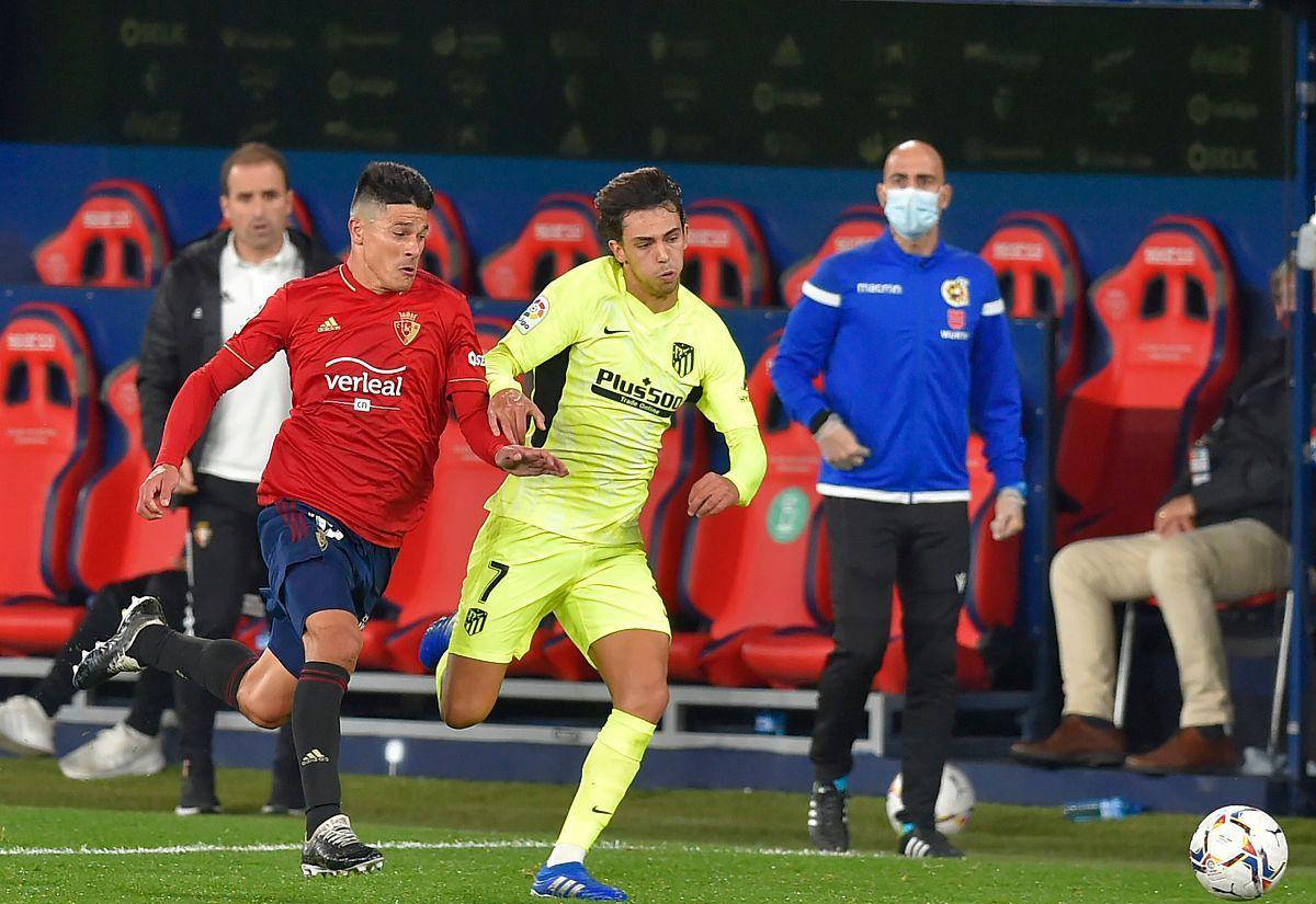 包含赫塔菲客场不敌奥萨苏纳，遭遇连败的词条