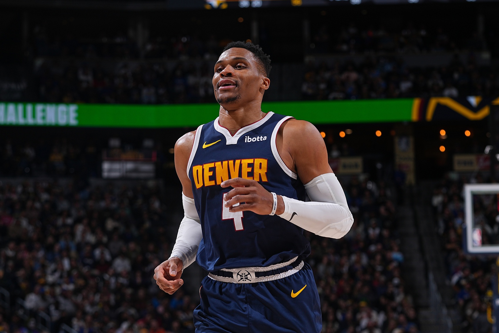 爵士负独行侠遭败局，多诺万表现抢眼难救主