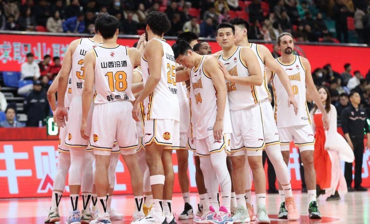 关键时刻球队崛起，赢得胜利