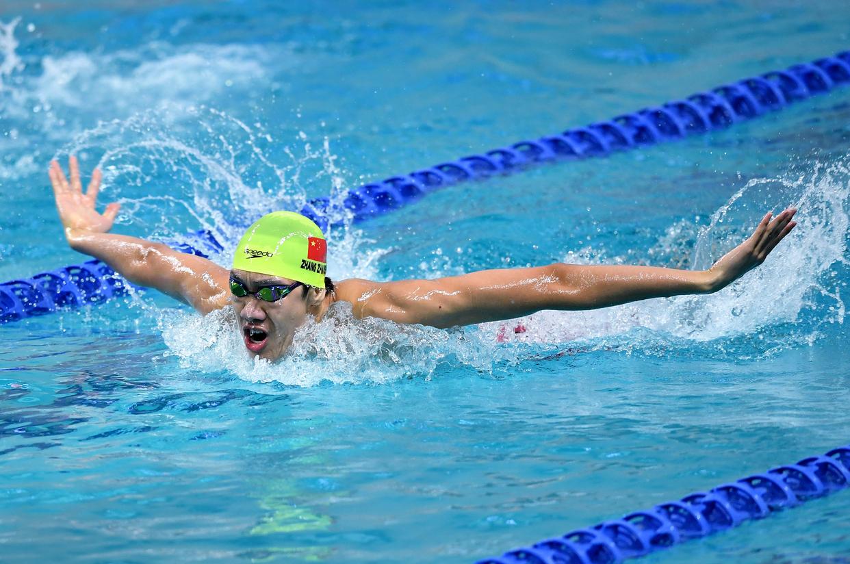 包含斯洛文尼亚游泳健将在比赛中一路领先的词条