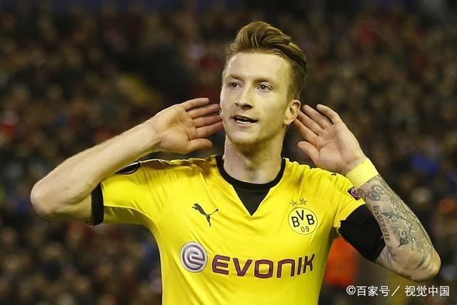 包含多特蒙德今日表现抢眼，那不勒斯整场无解，教练赛后亲自拥抱的词条